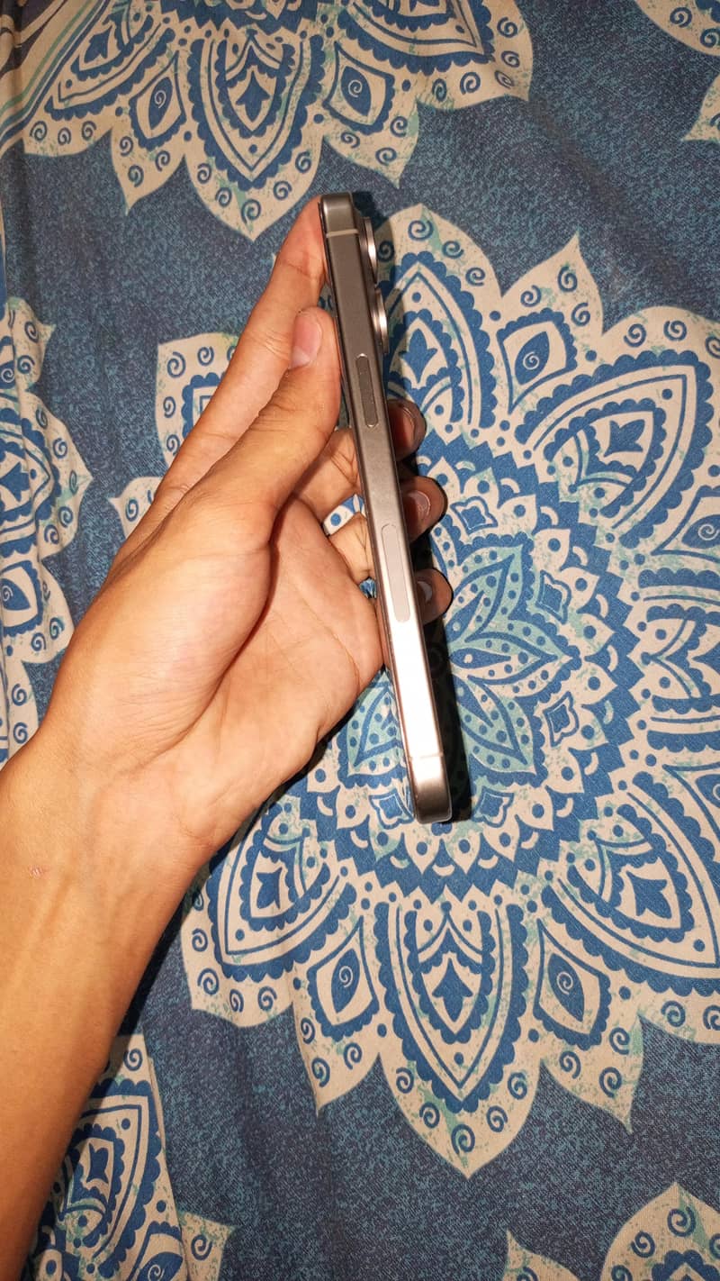 Apple iPhone 15 Pro Max 1