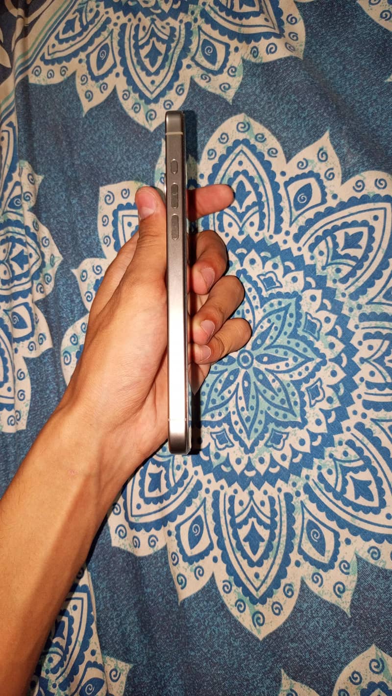 Apple iPhone 15 Pro Max 2