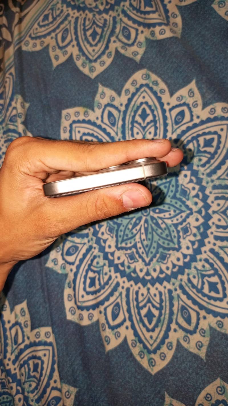 Apple iPhone 15 Pro Max 3