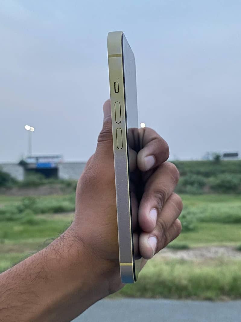 Apple iPhone 14 2