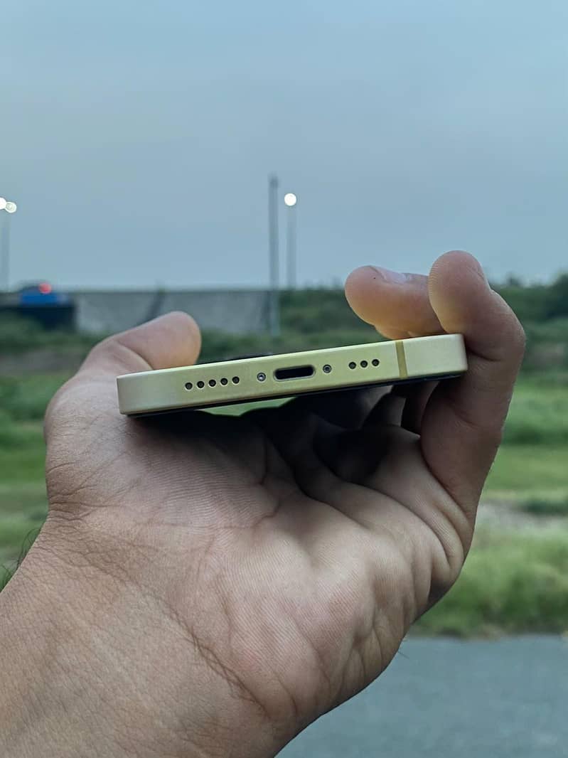 Apple iPhone 14 4