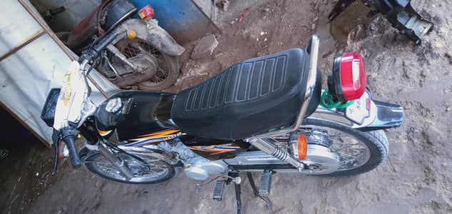 Honda 125cc black