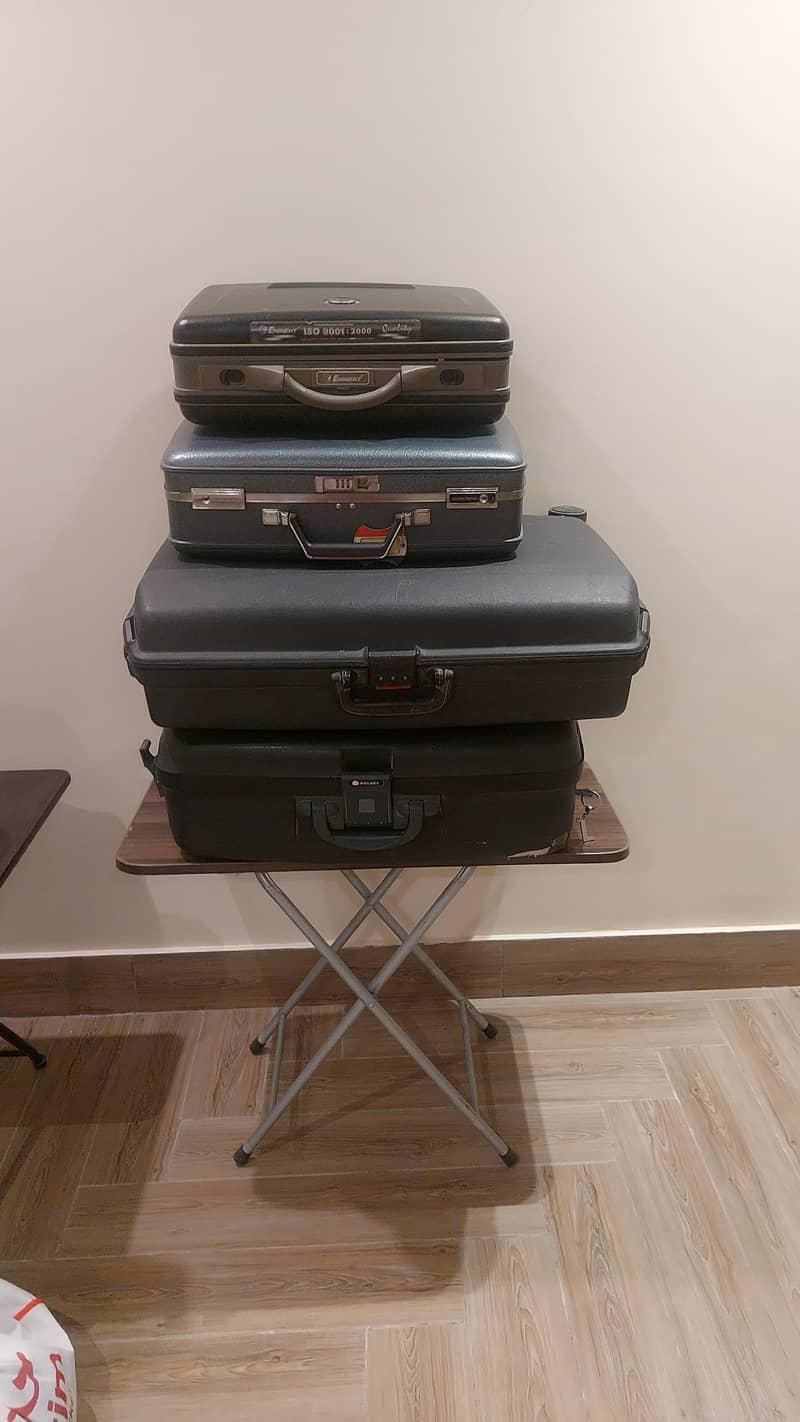 4 suits case 0