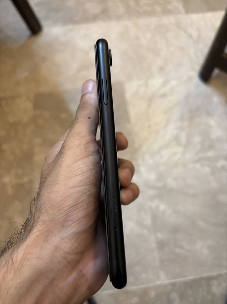 Apple iPhone XR 4