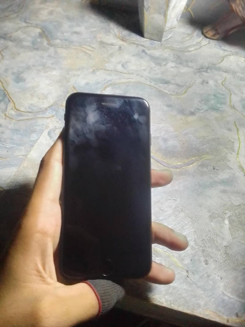 Apple iPhone 7 0
