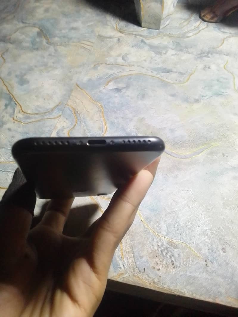 Apple iPhone 7 3