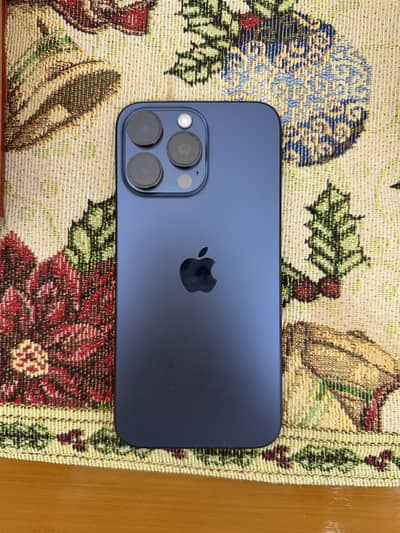 Apple iPhone 15 Pro Max FU + Apple MagSafe Clear Cover