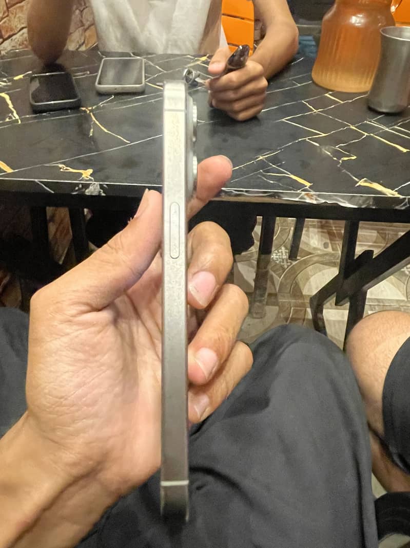 Apple iPhone 15 Pro 3
