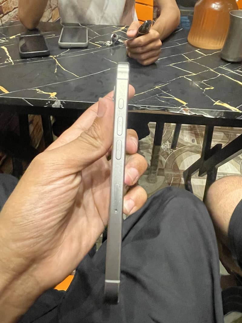 Apple iPhone 15 Pro 4