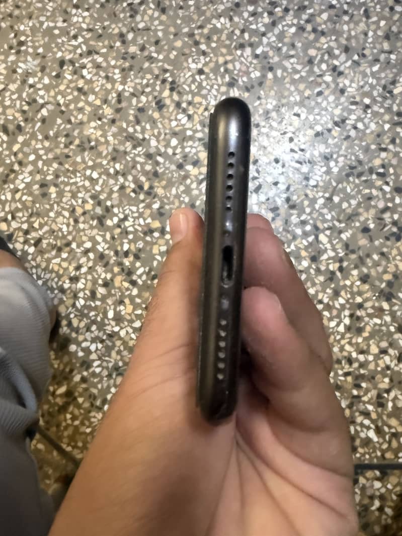 Apple iPhone 11 3