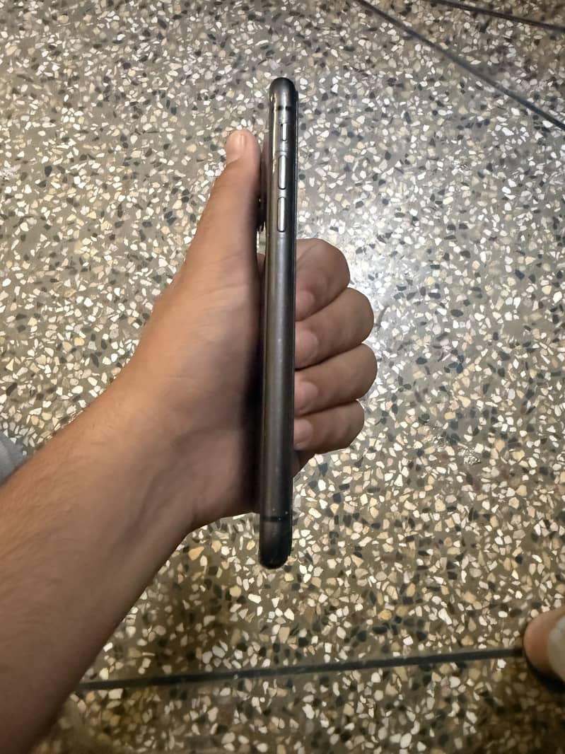 Apple iPhone 11 7