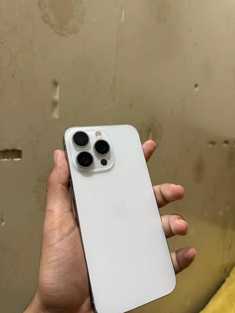 Apple iPhone 15 Pro Max 0