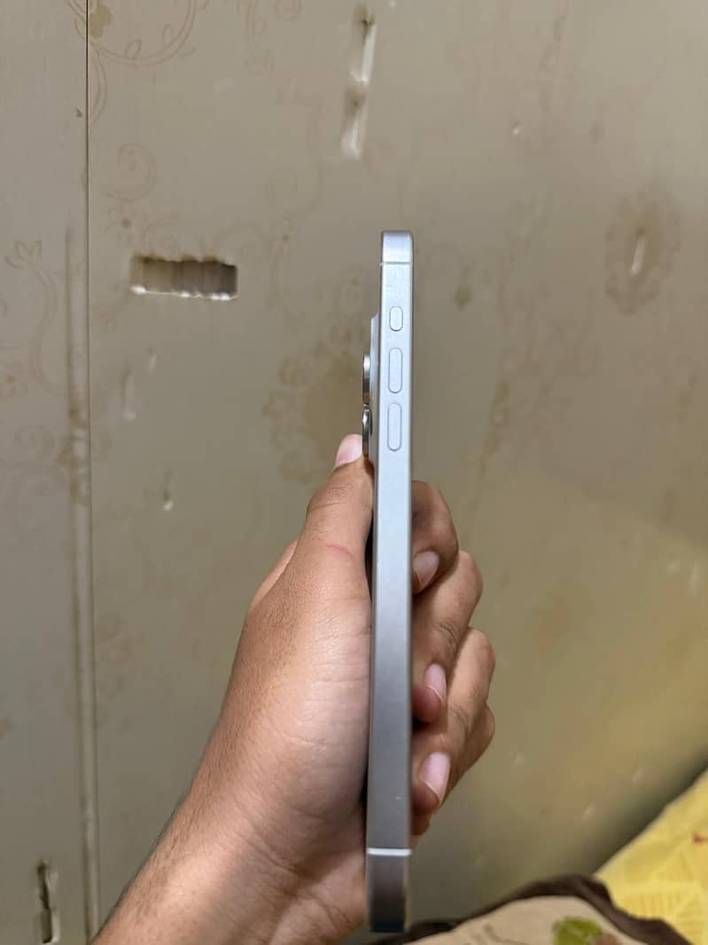 Apple iPhone 15 Pro Max 3