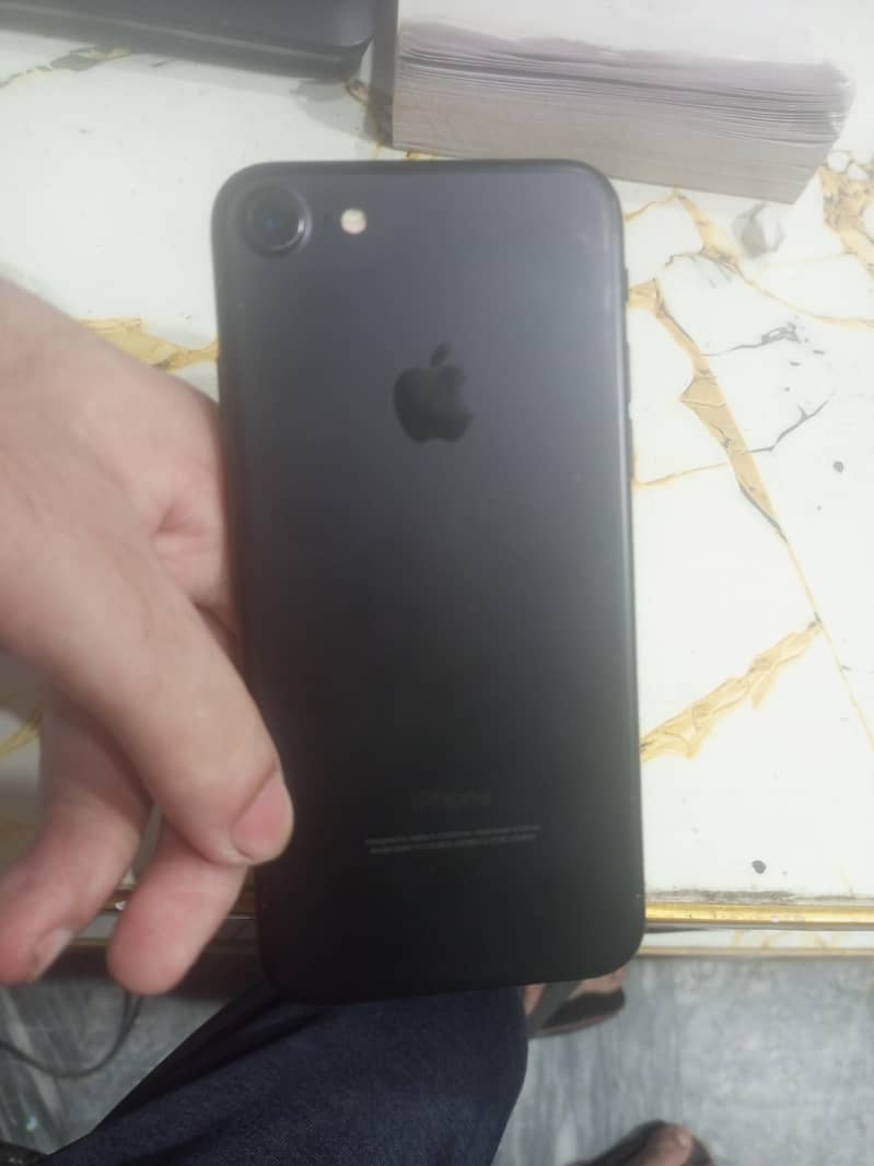 Apple iPhone 7 1