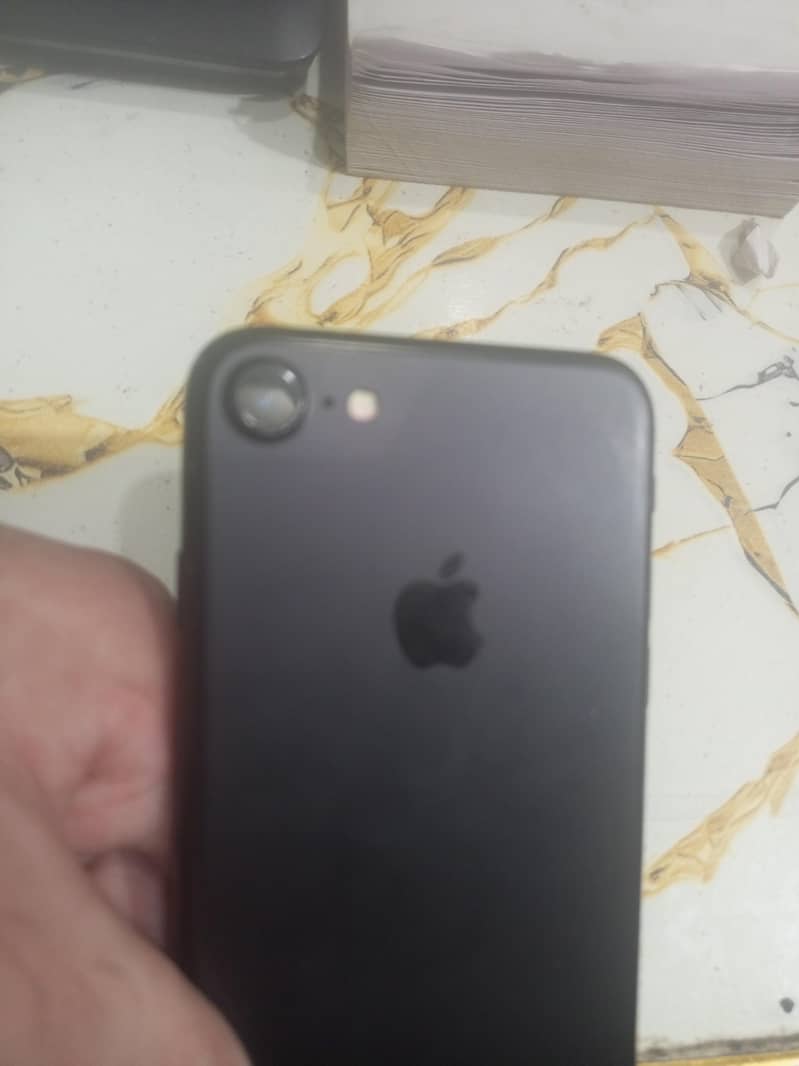 Apple iPhone 7 2
