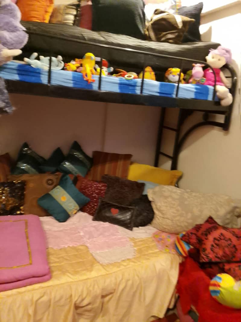 iron bed 0