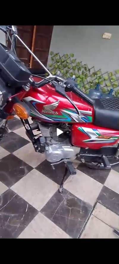 honda 125 red