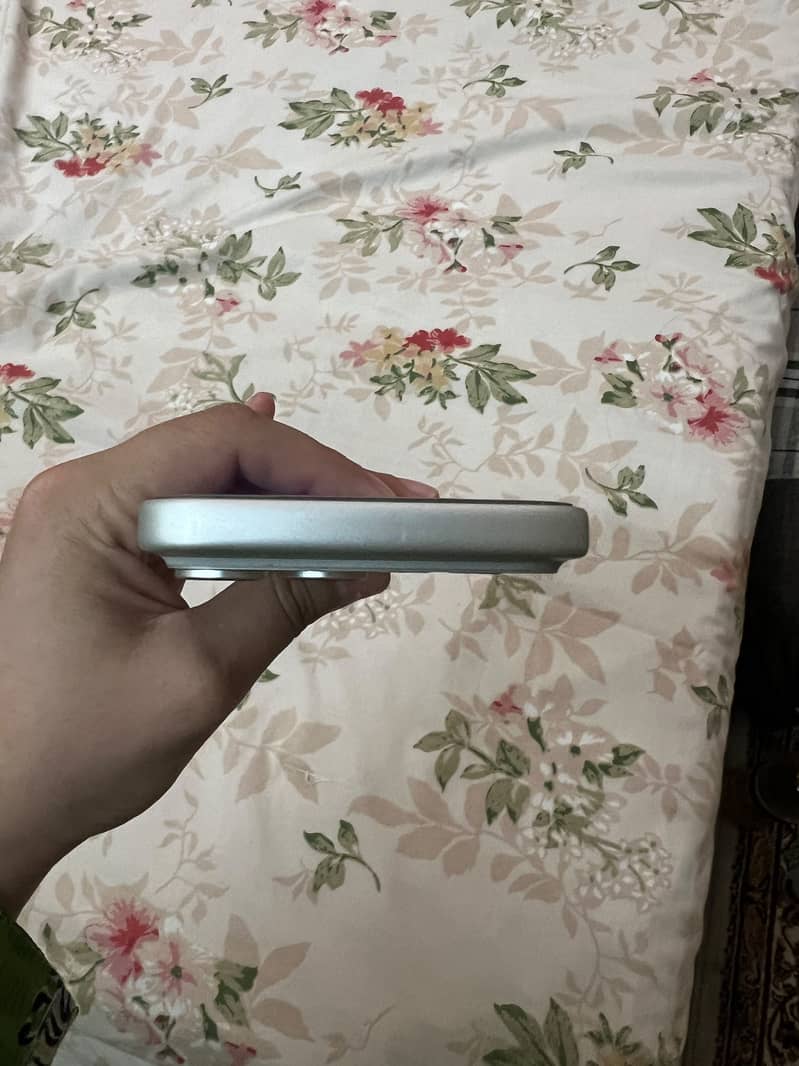 Apple iPhone 17 Pro Max 4