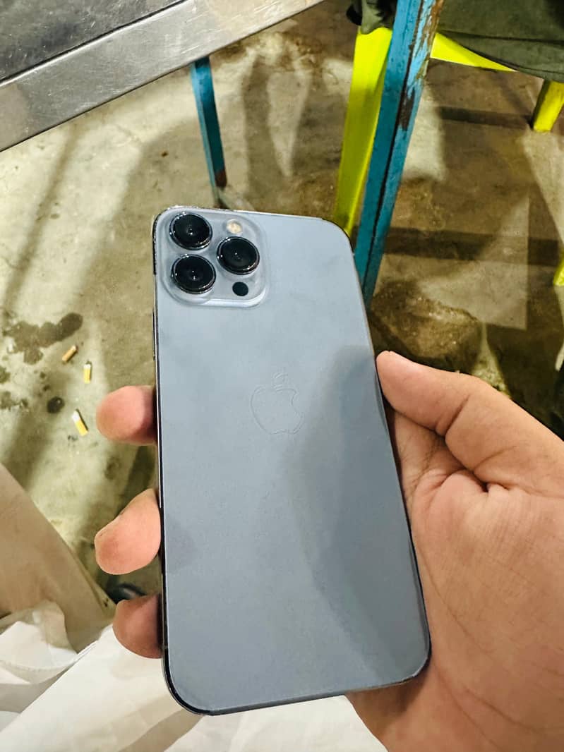 Apple iPhone 13 Pro Max 4