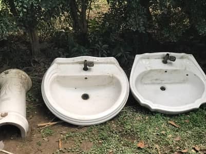 2 Large size wash basin, 1 pedestal