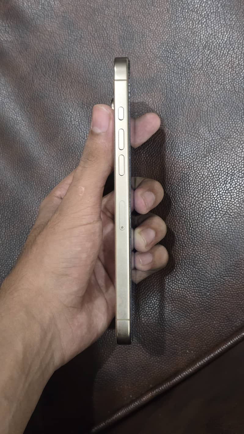 Apple iPhone 16 Pro Max 3