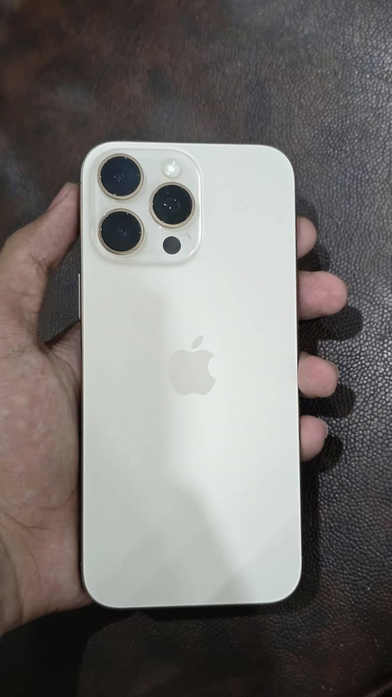 Apple iPhone 16 Pro Max 4