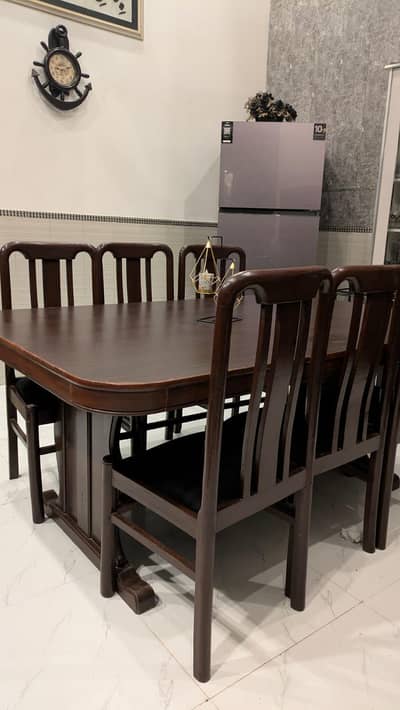 Luxury dinning table with 6 pure wooden comfortable chairs