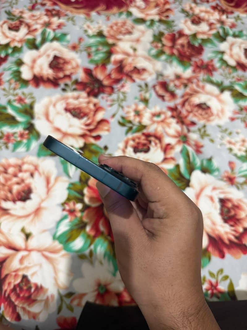 Apple iPhone 14 jv 4