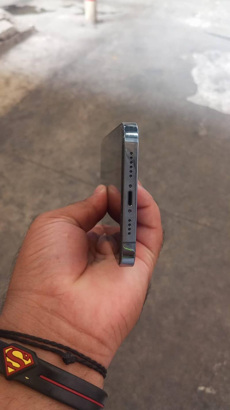 Apple iPhone 13 Pro Max 2