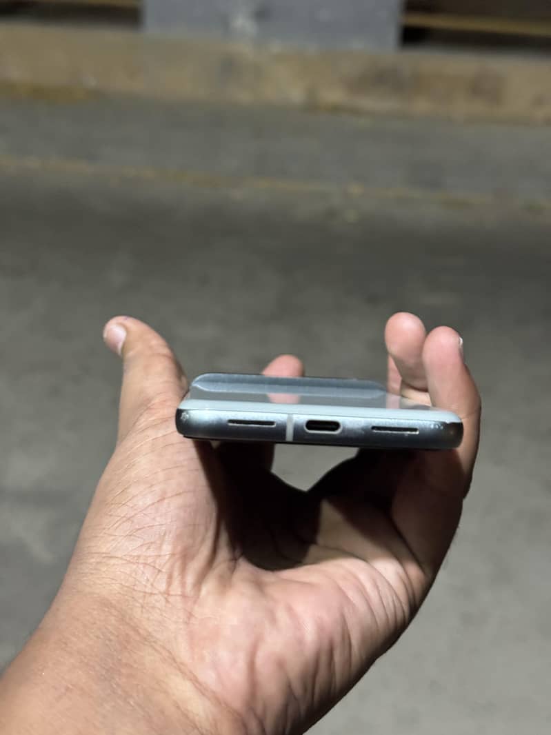 Google Pixel 8 4