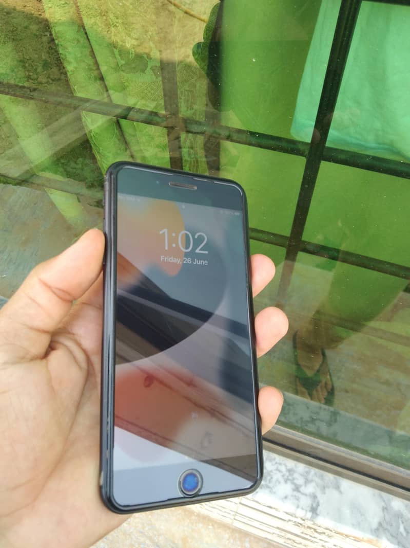 Apple iPhone 7 Plus 0