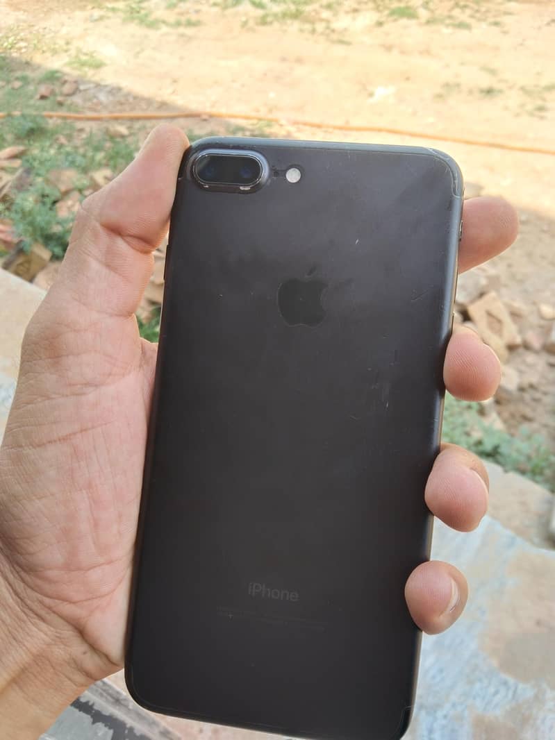 Apple iPhone 7 Plus 2