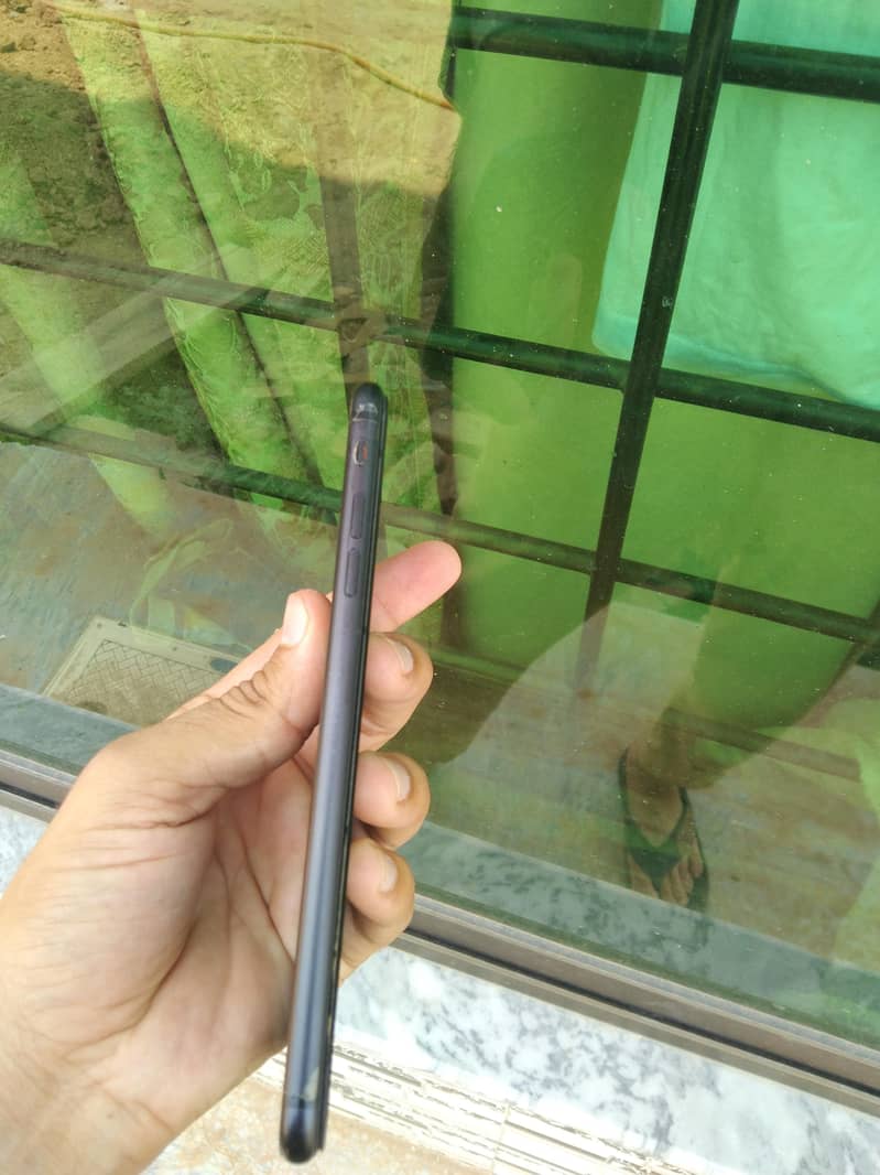 Apple iPhone 7 Plus 5