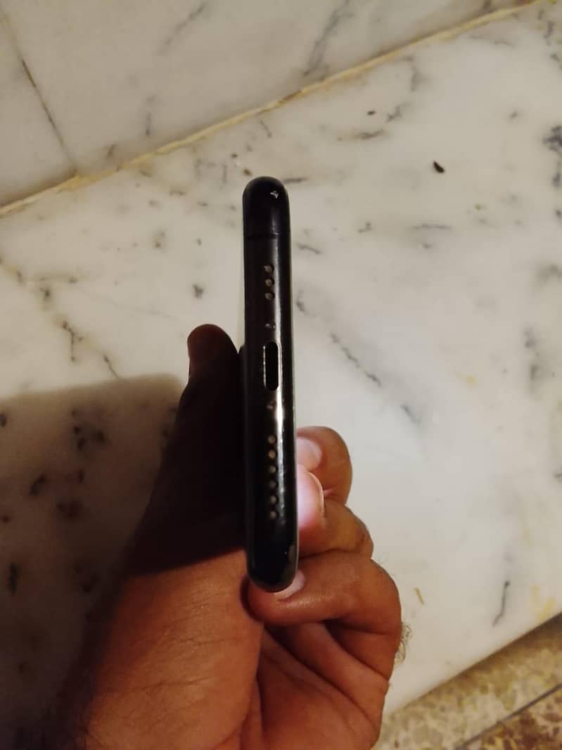 Apple iPhone 11 Pro 4