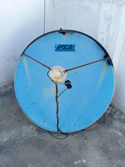 Focus Dish with LNB / Digital Satellite Receiver with USB