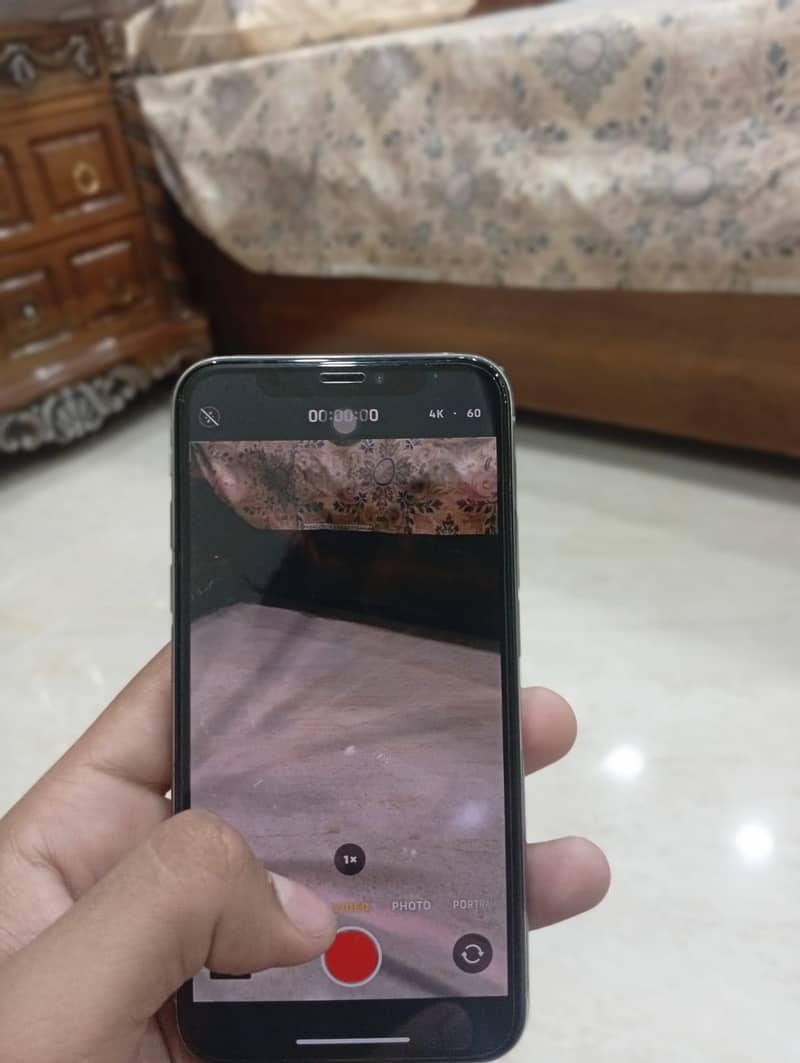 Apple iPhone XS 3