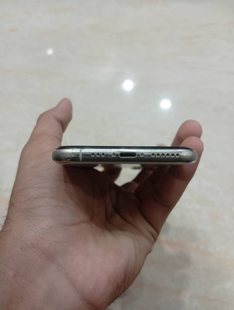 Apple iPhone XS 6