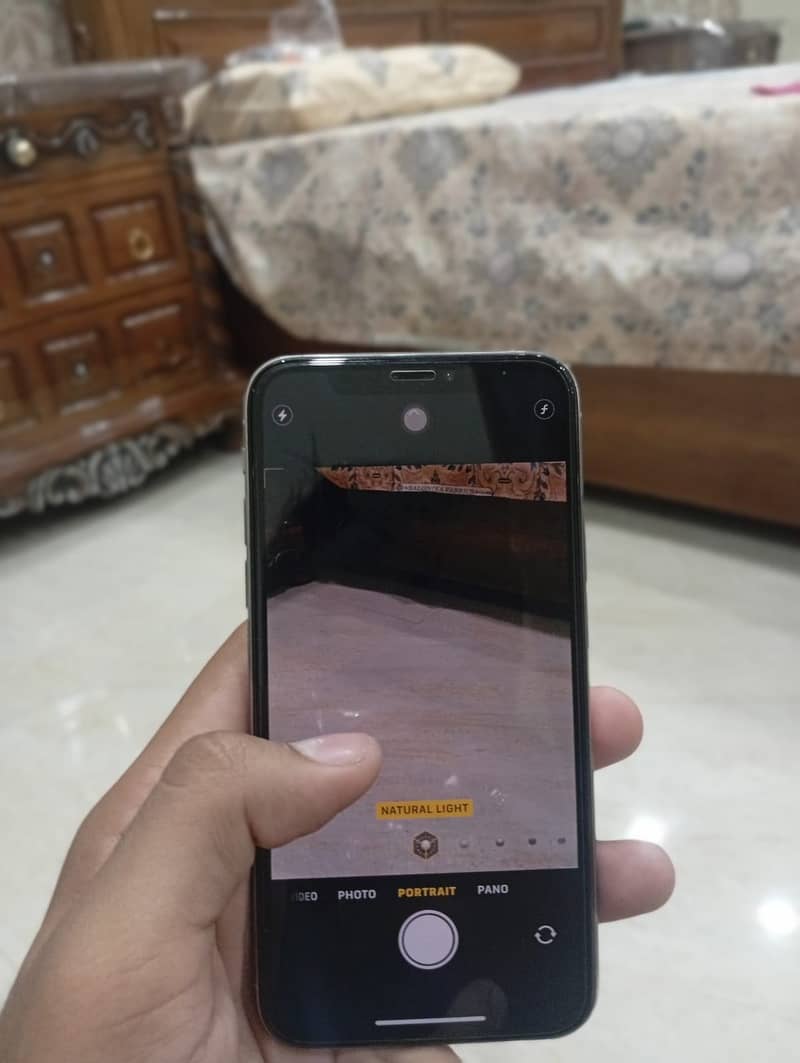 Apple iPhone XS 11