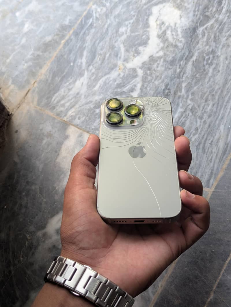 Apple iPhone 15 Pro 2