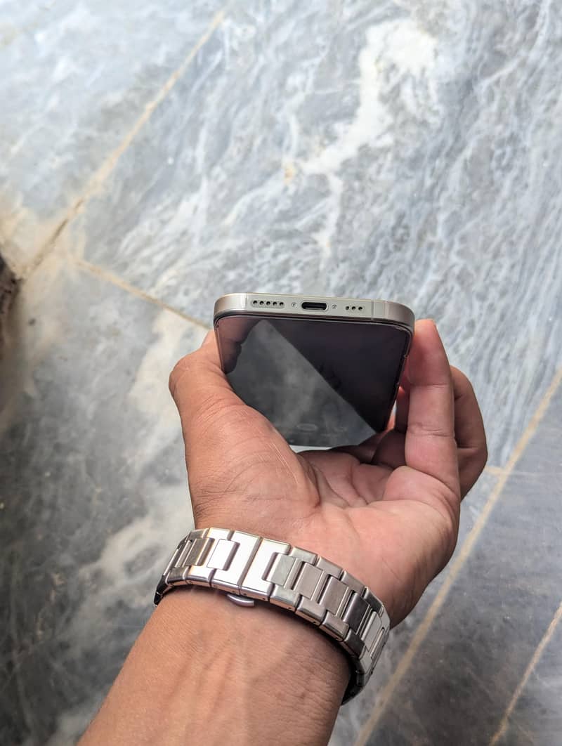 Apple iPhone 15 Pro 3