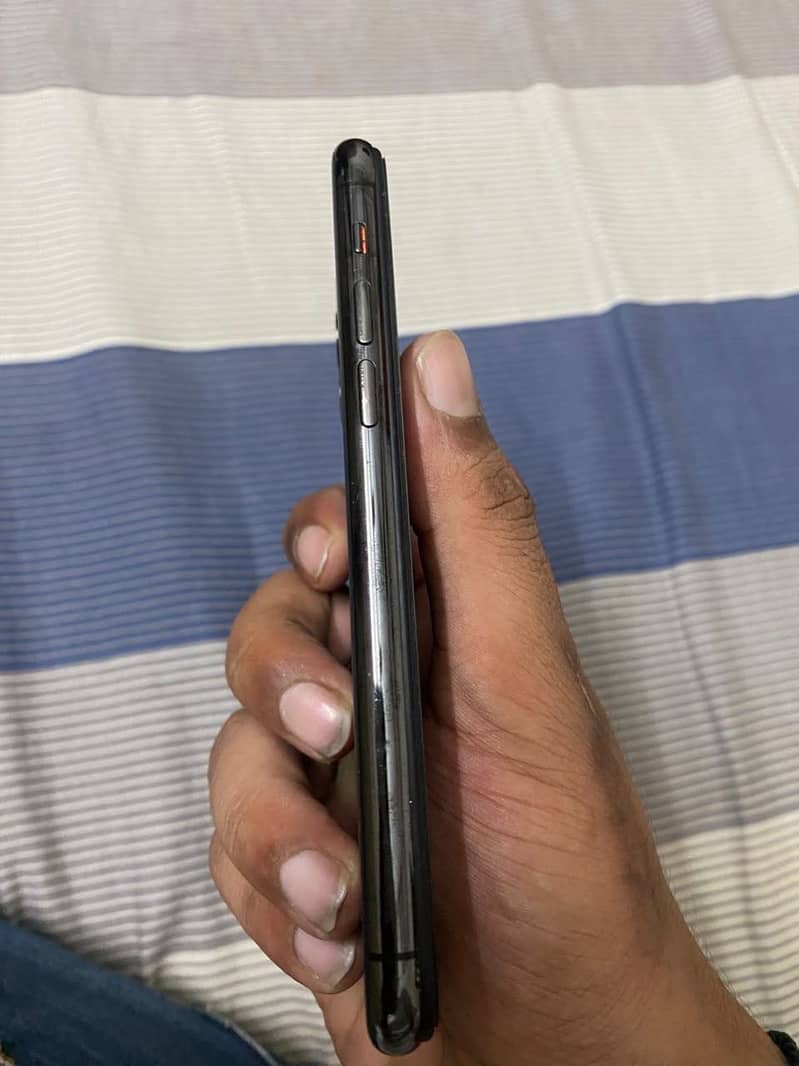 Apple iPhone 11 Pro 2