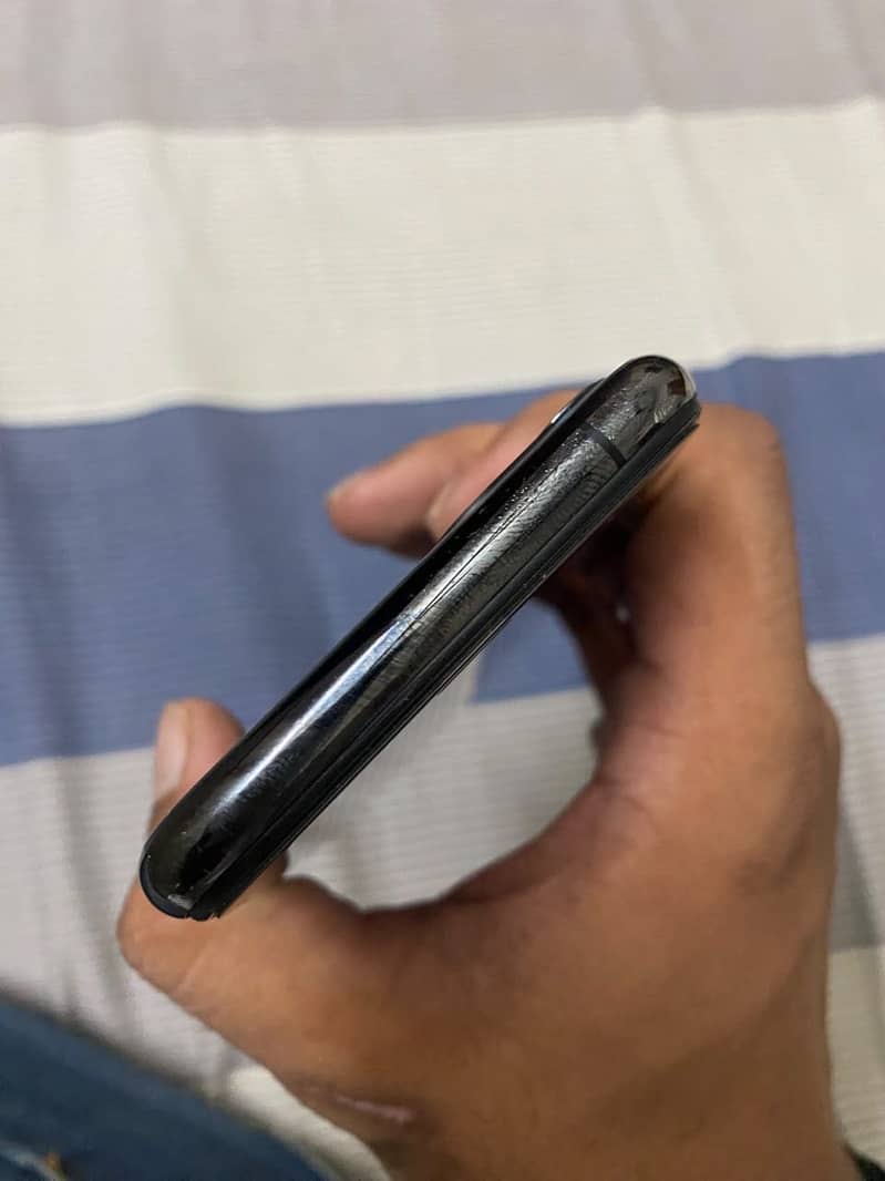 Apple iPhone 11 Pro 6