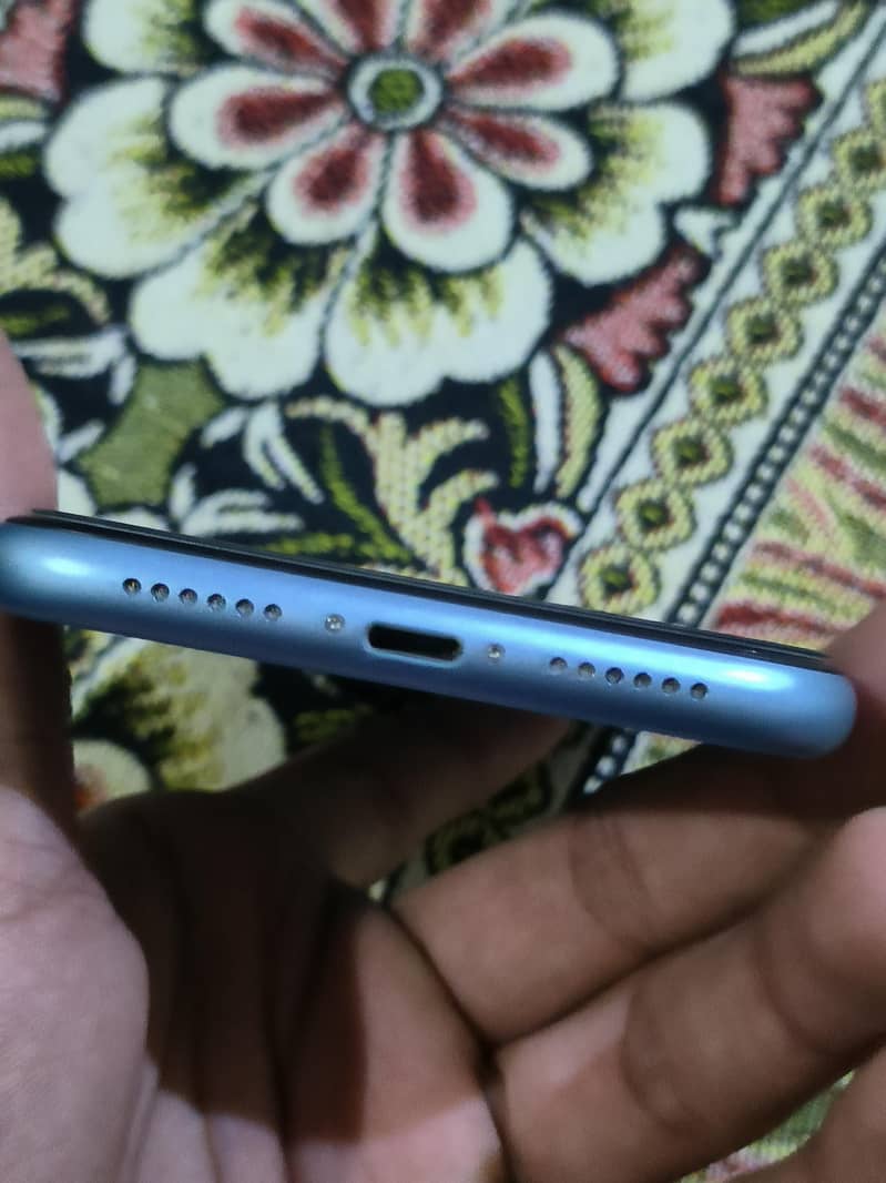 Apple iPhone XR 4