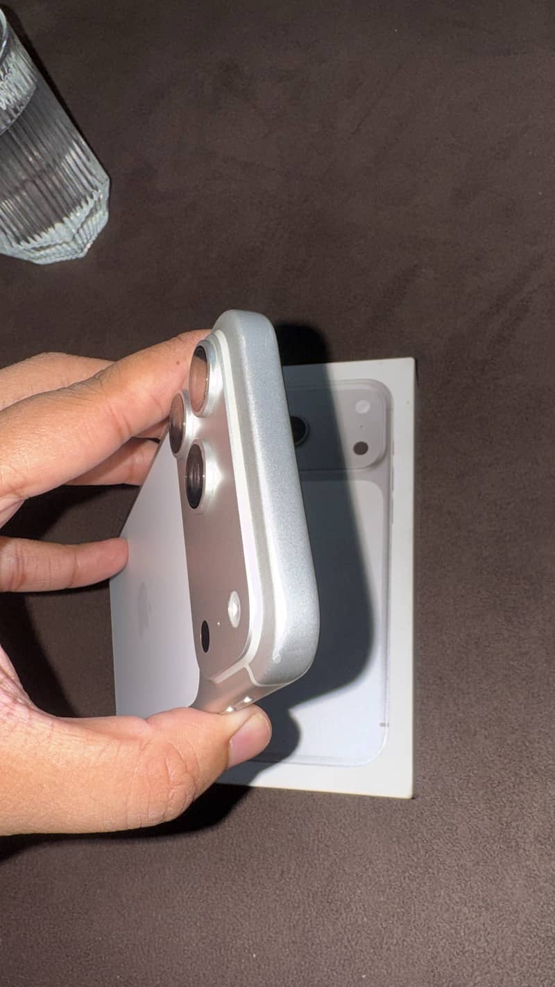 Apple iPhone 17 Pro Max 2