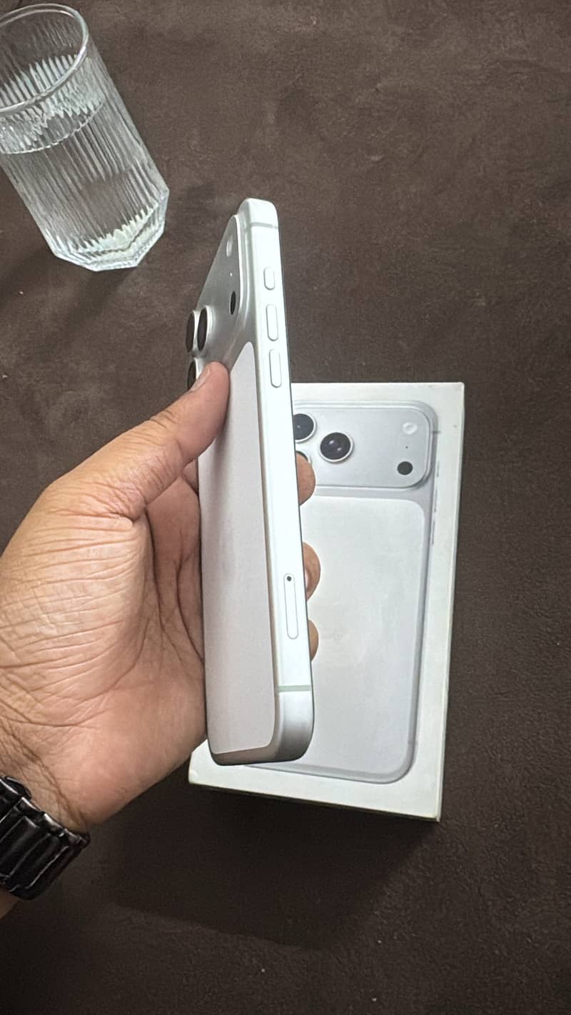 Apple iPhone 17 Pro Max 3