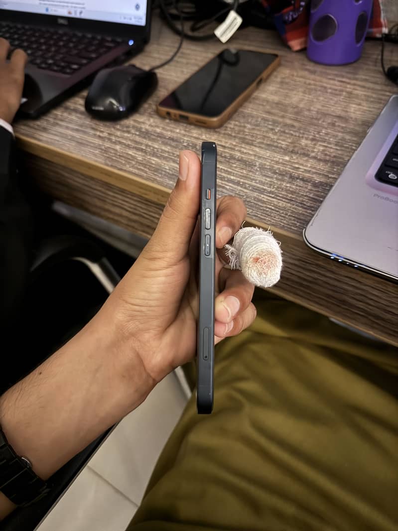 Apple iPhone 13 2