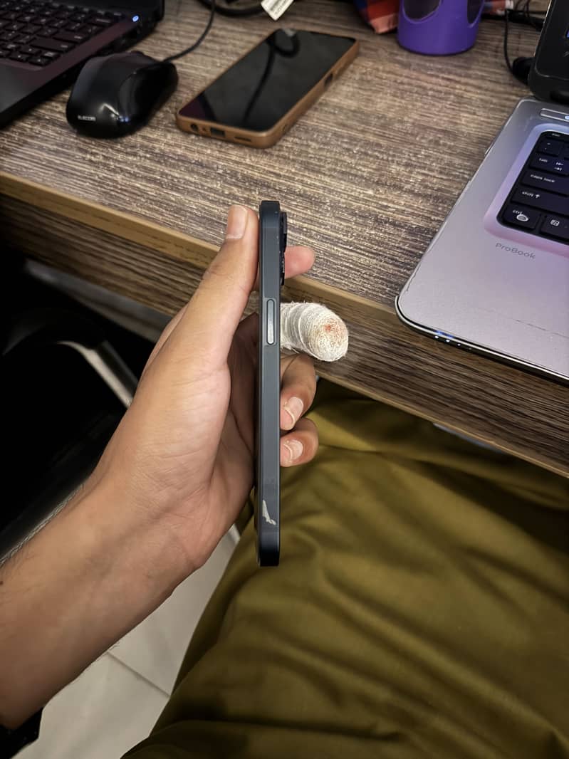 Apple iPhone 13 4