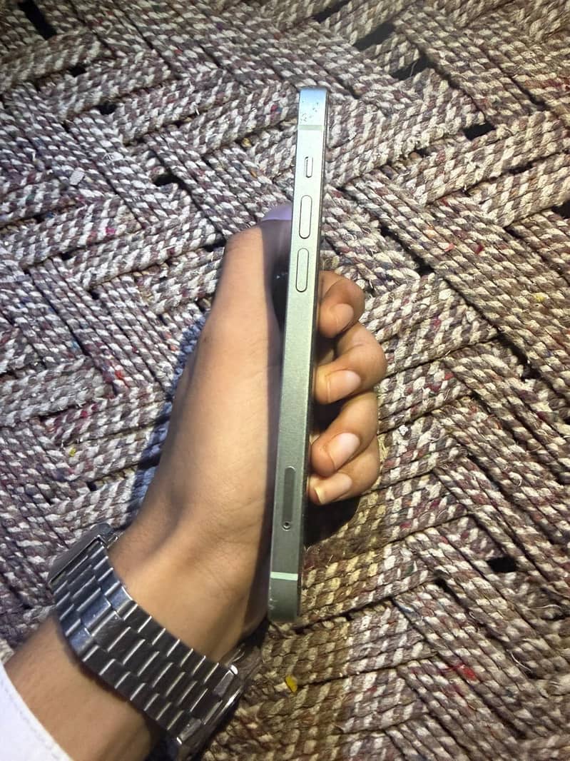 Apple iPhone 12 3