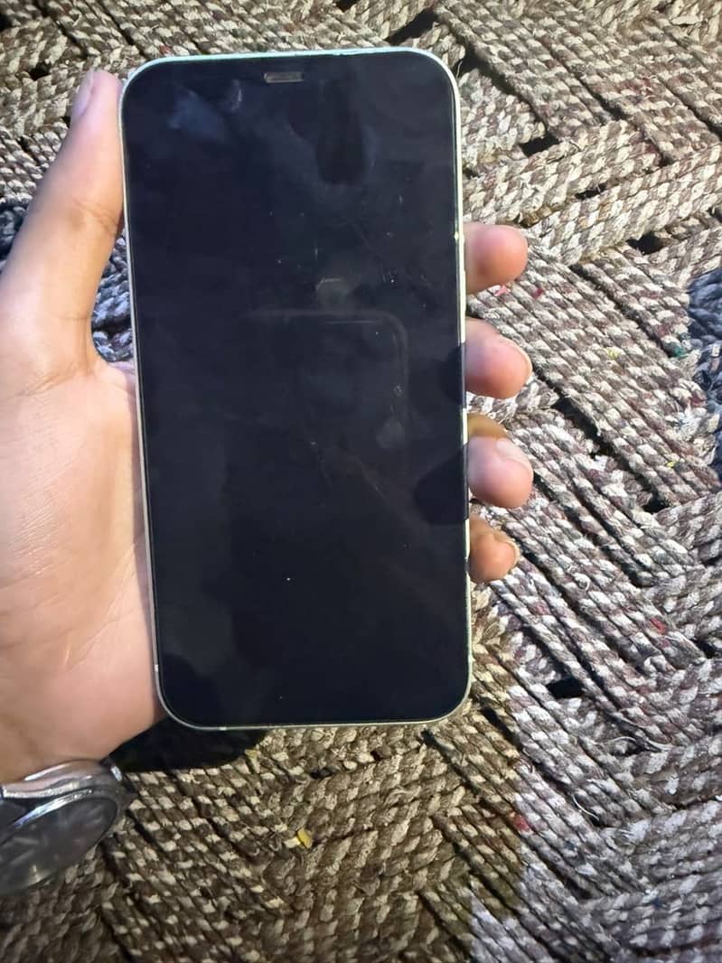 Apple iPhone 12 4