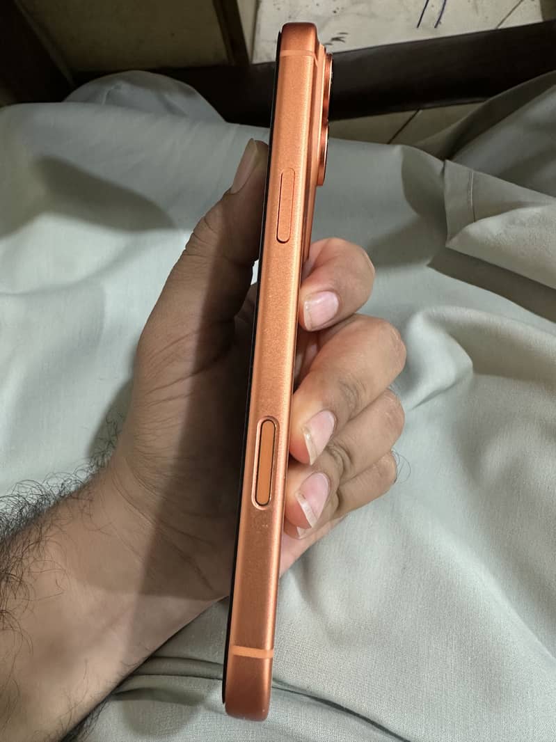 Apple iPhone 17 Pro Max 2